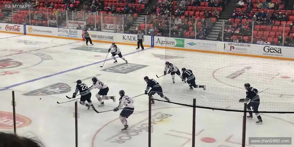 球迷的第二主场，🎯 从球星同款到限量周边，一网打尽你的热爱！